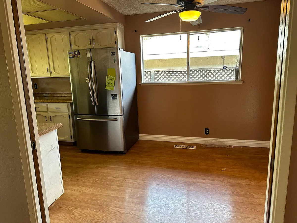 Building Photo - 5895 El Dori Dr #2