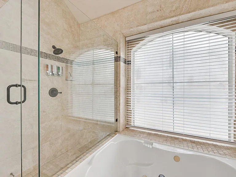 4205 Vista Creek Dr — Photo 25