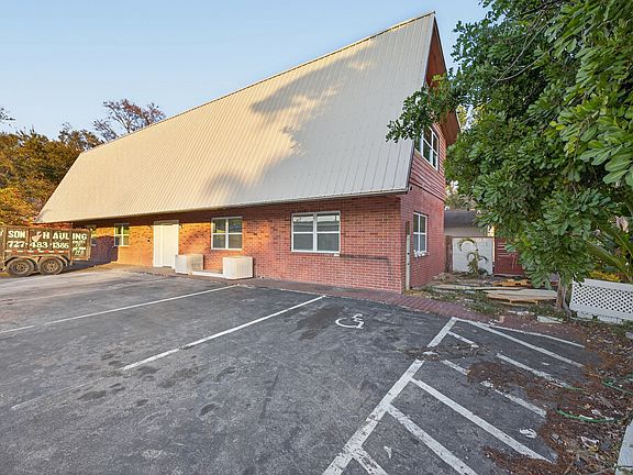 2nd image of 321 SE Blvd N #2