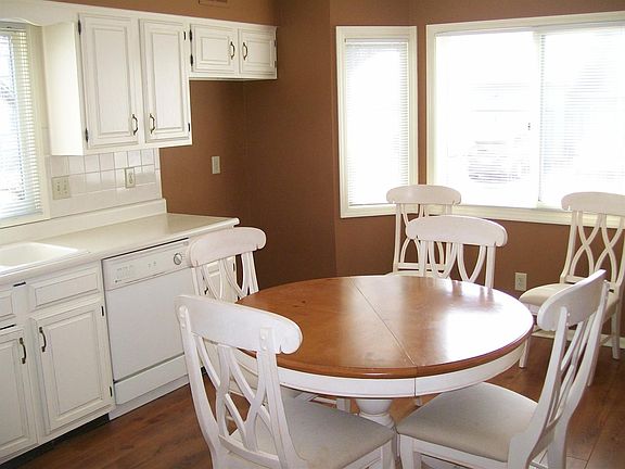 4th image of 118 Cherrybrook Dr