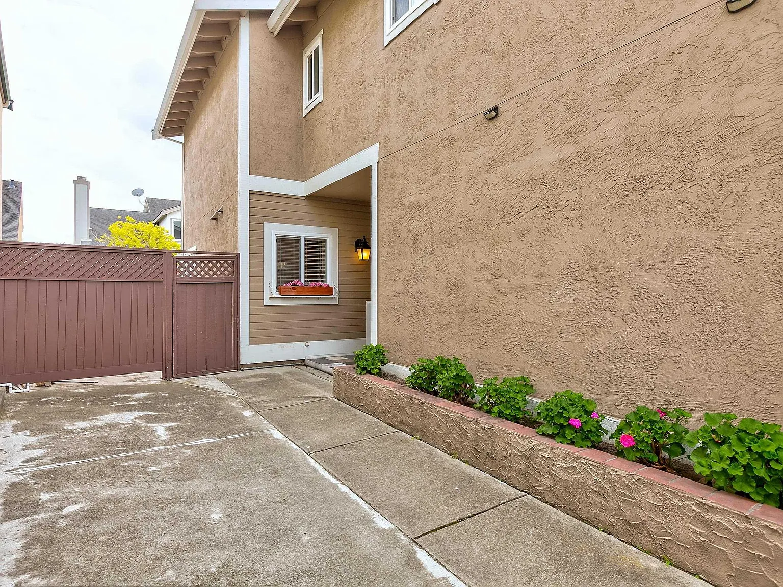 4 bed, 1912 sqft, $4,700 — Photo 2