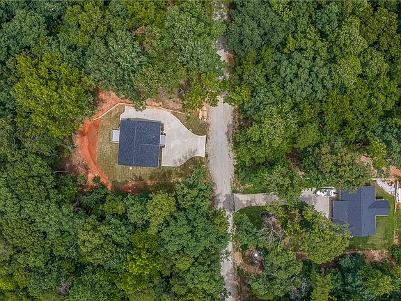 4th image of 425 Tiger Ln