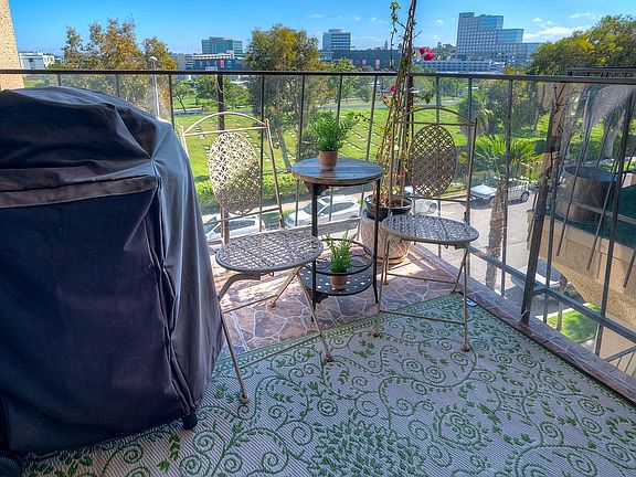 4th image of 5845 Doverwood Dr Unit 305