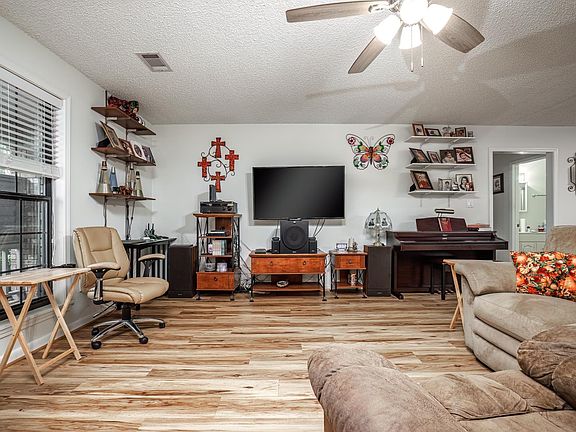 4th image of 118 Madden Ln