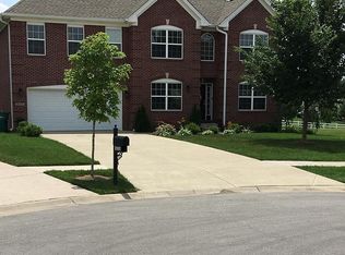 2001 Stallion Ct, Louisville, KY 40245