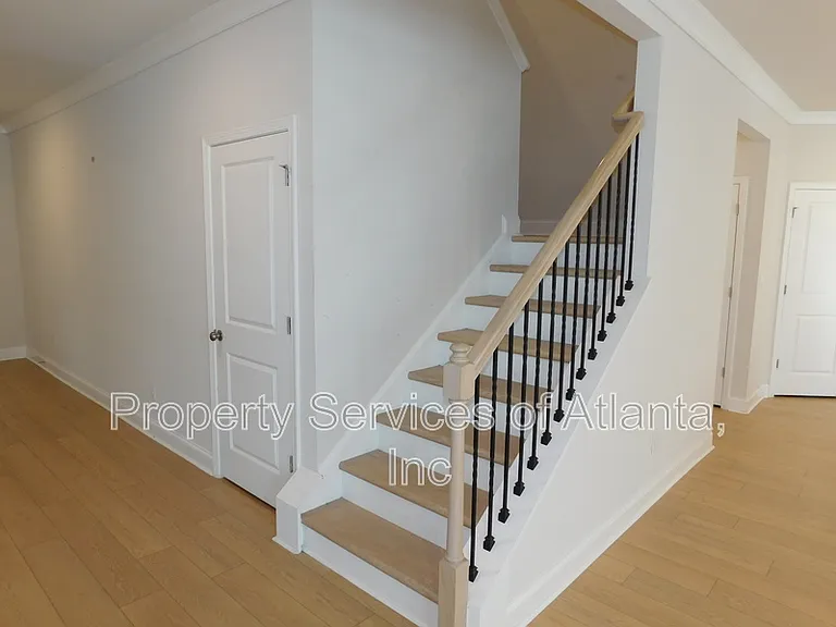 930 Elderberry Ct — Photo 12