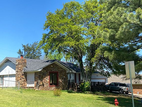 3rd image of 815 Mount Harmony Rd