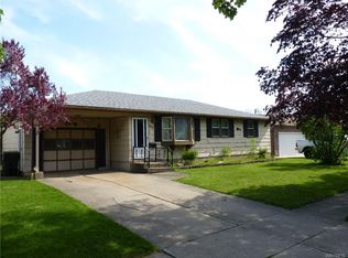 852 Remington Dr, North Tonawanda, NY 14120
