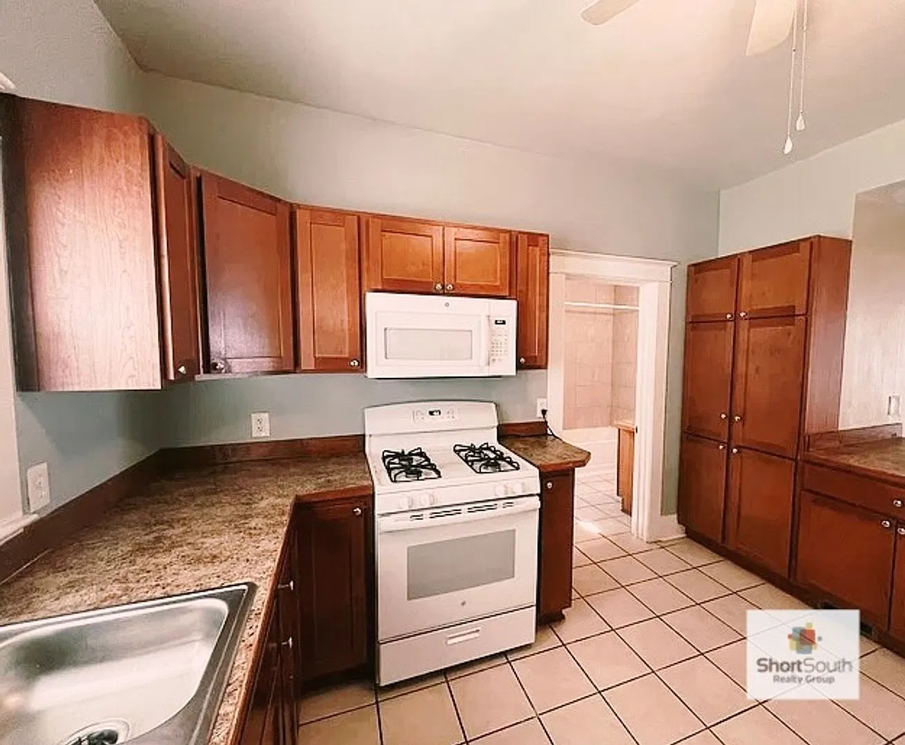 6 bed 2 bath Single Family Home — Photo 4
