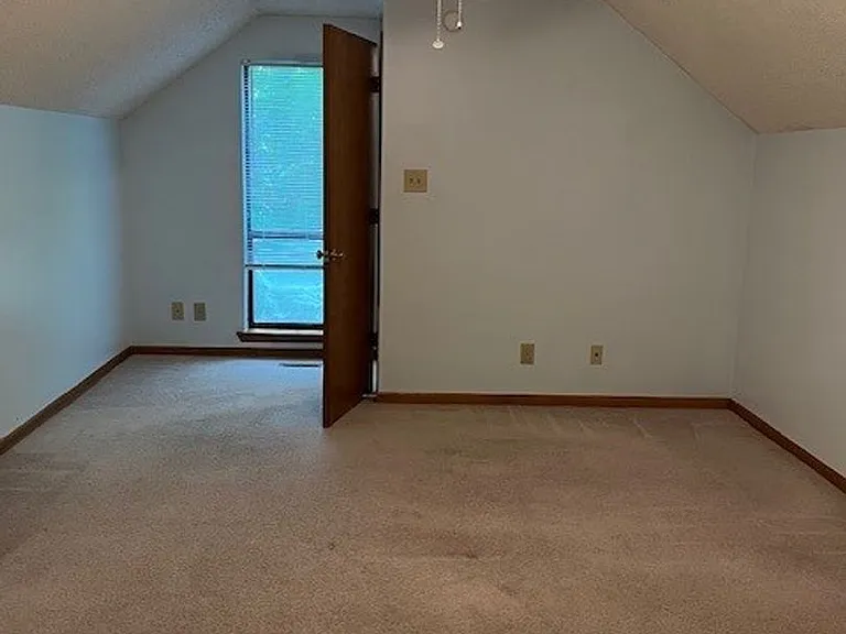 104 Lystra Hills Ln — Photo 18