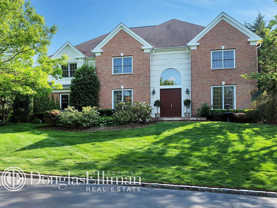 1st image of 7 Stone Hill Dr N
