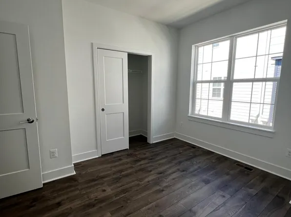 7354 Blade Dr, Falls Church, VA 22042
