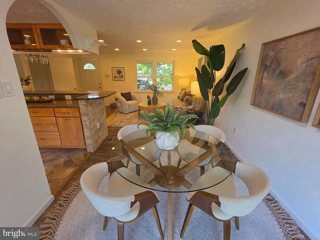 4 bed, 1500 sqft, $3,950 — Photo 2