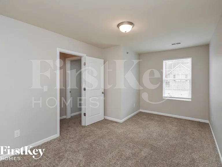 2044 Reavis Blf — Photo 12