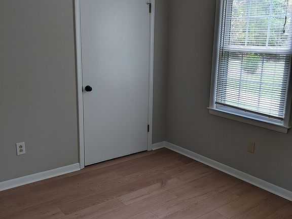 Second bedroom with an oversize closet. Room size: 11.2x10.5