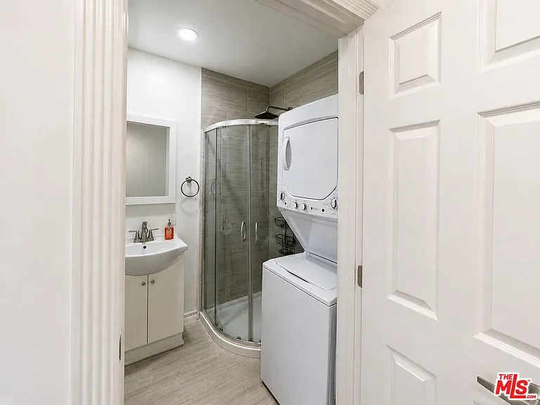 7913 Vanscoy Ave — Photo 7