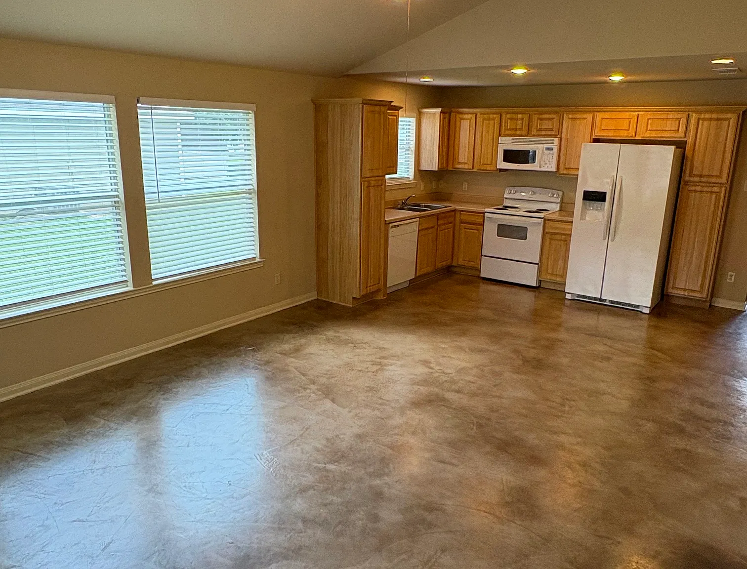 3 bed, 1200 sqft, $1,350 — Photo 4