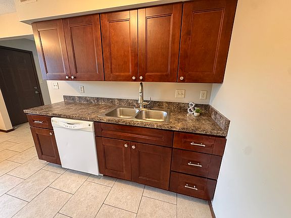 4th image of 1847 Knox St #16