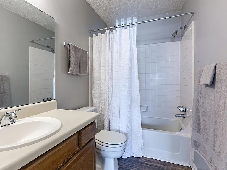 Riverwind Apartment Homes — Photo 12