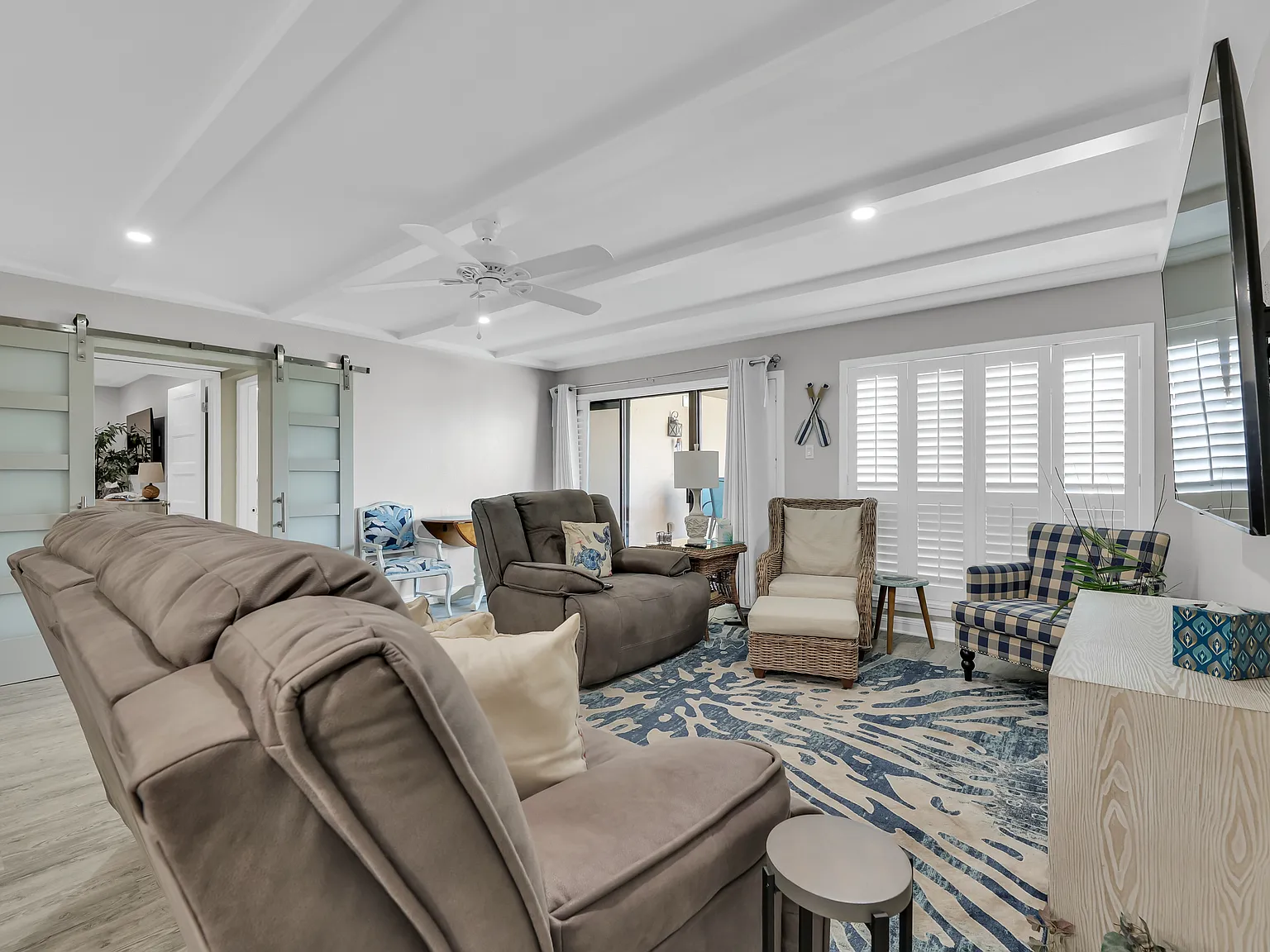 114 E Tarpon St — Photo 4