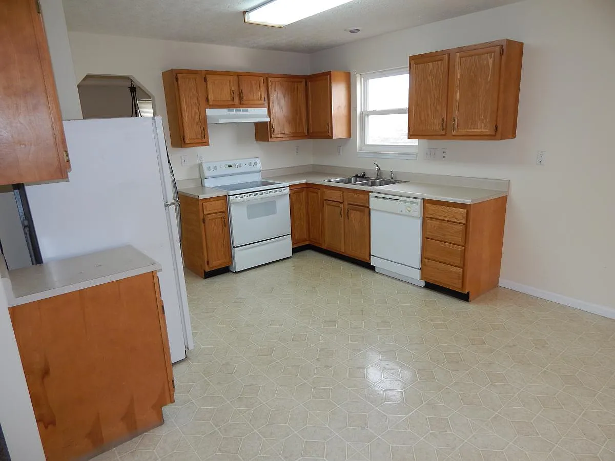 3 bed, 2.5 bath, 1650 sqft, $2,595 — Photo 2