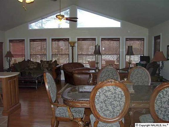 4th image of 1018 E Lakeshore Dr