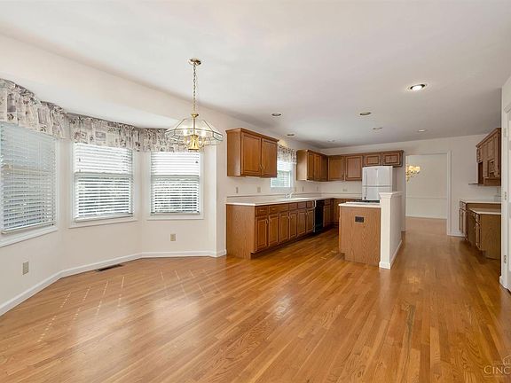 5th image of 7512 Walnut Creek Dr
