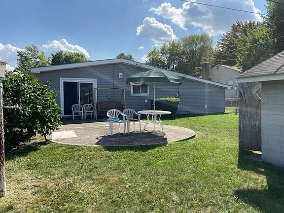 3rd image of 1447 Benson Dr