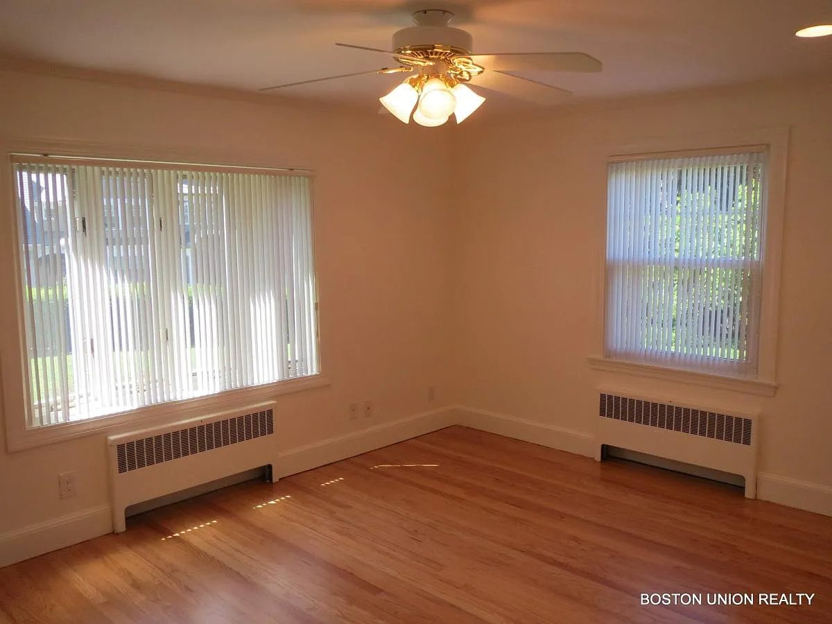 5 bed, 3.5 bath, 2859 sqft, $9,000 — Photo 3