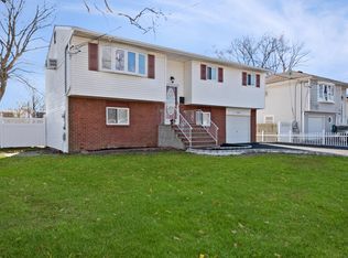 344 Lexington Ave, West Babylon, NY 11704