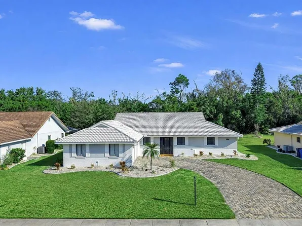 1929 New Bedford Dr, Sun City Center, FL 33573