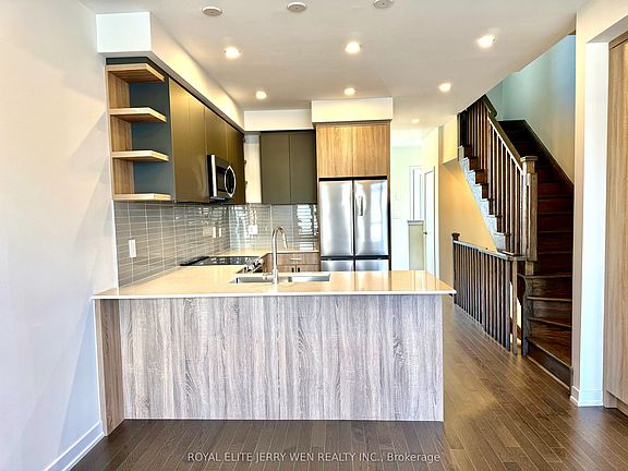 3rd image of 46 Green Gardens Blvd