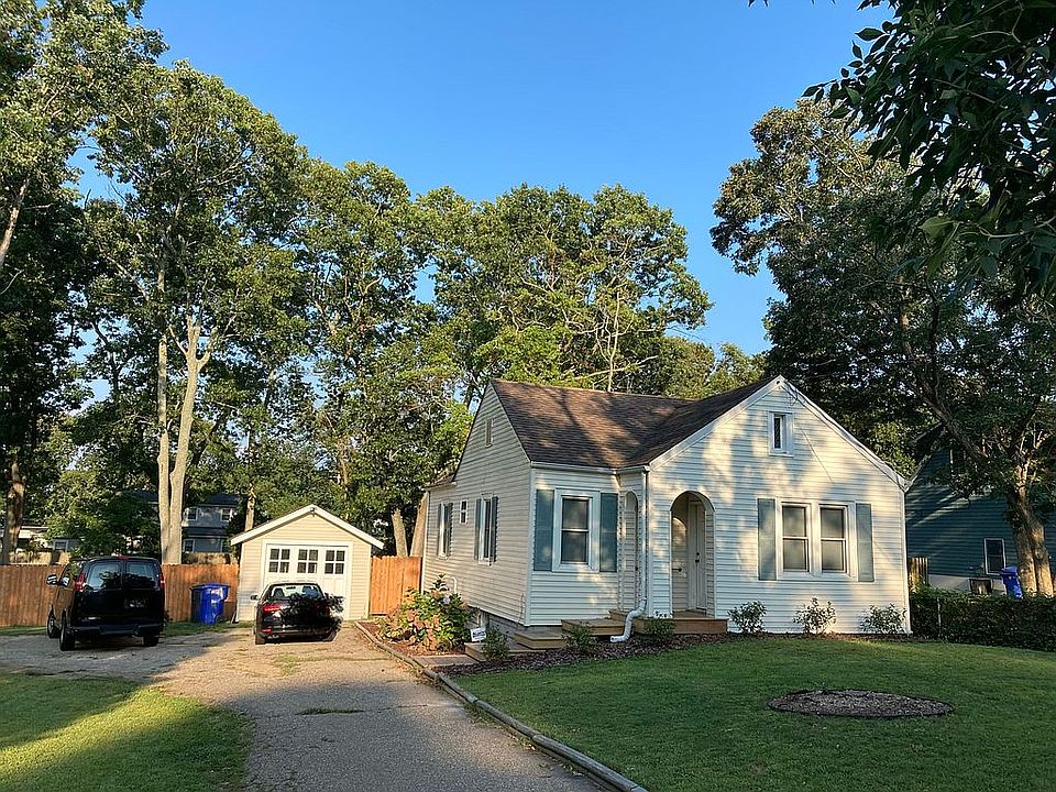 1st image of 535 Gold St