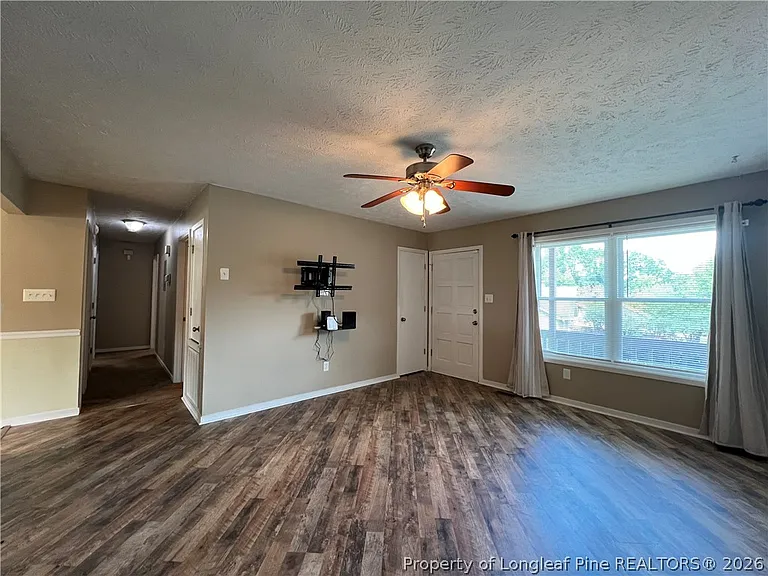 420 Mangum Ct — Photo 3