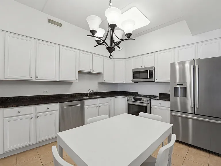 5588 N Lincoln Ave #402 — Photo 8
