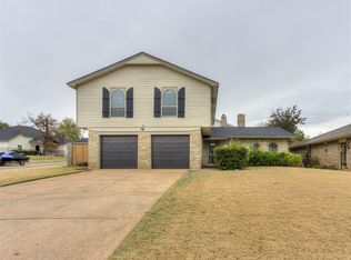 7135 N Comanche Ave, Warr Acres, OK 73132