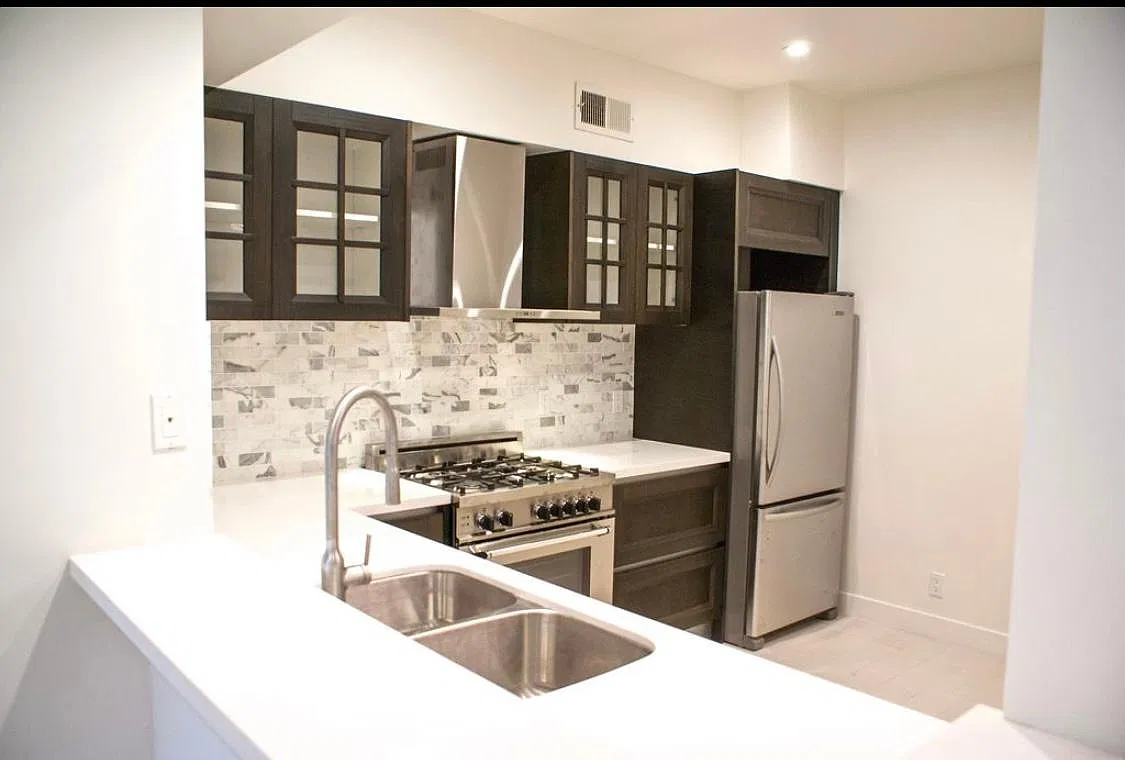 2 bed, 2.5 bath, 1240 sqft, $4,650 — Photo 3