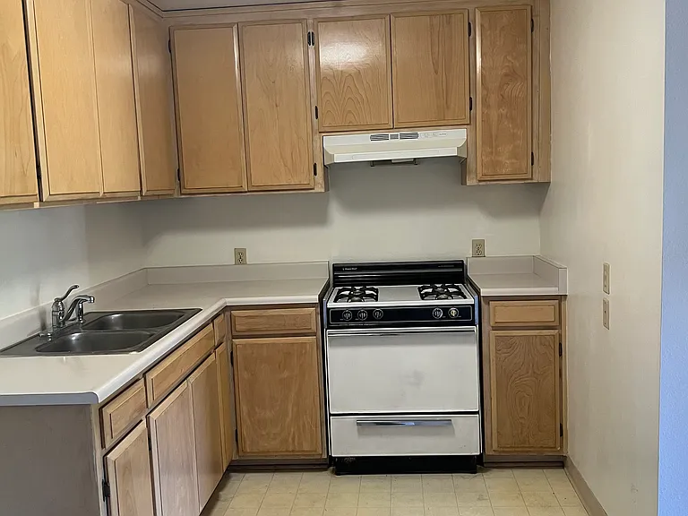 1580 Yosemite Ave #206 — Photo 4