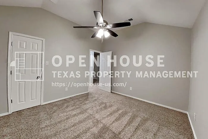 534 Hickory Ln — Photo 13