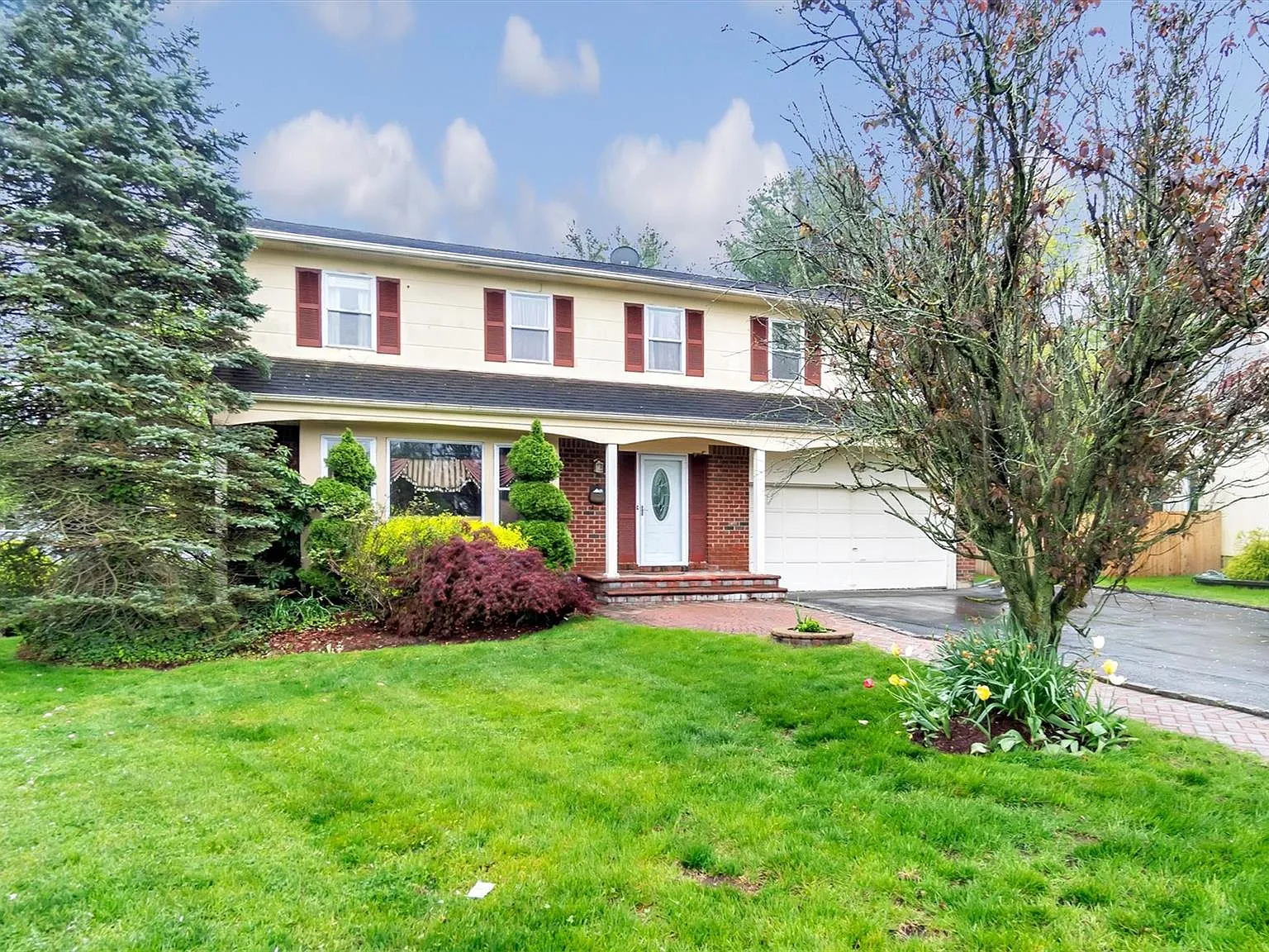 4 bed, 2.5 bath, 2737 sqft, $7,800 — Photo 2