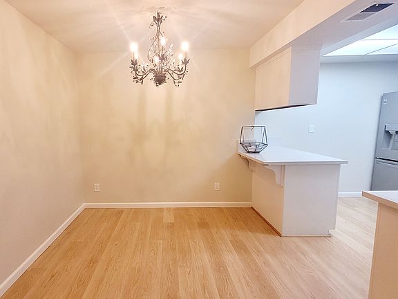 4th image of 982 Summerplace Dr #1