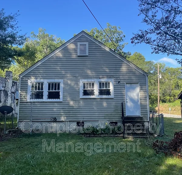 8211 Rugby Ave — Photo 10