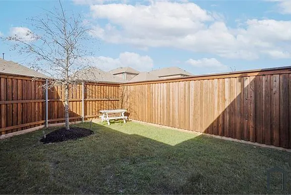 2429 Dolostone Dr — Photo 32