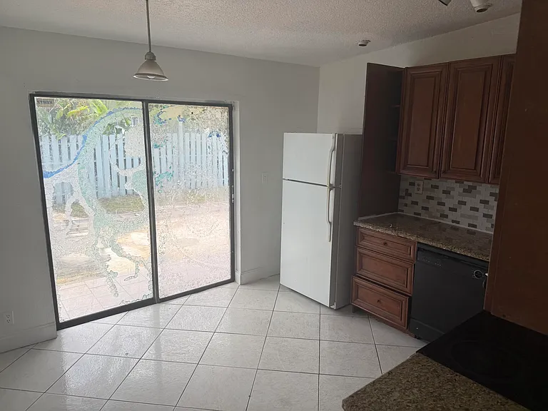 7814 Pembroke Rd — Photo 3