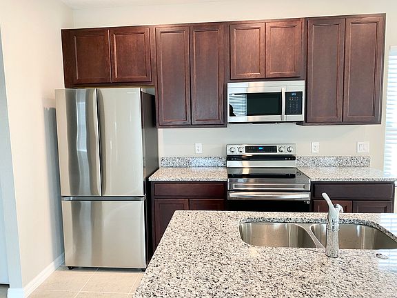 5th image of 3122 Voyager Ave
