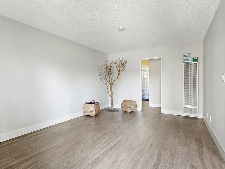 Clair Del and Clair Del Gardens — Photo 19