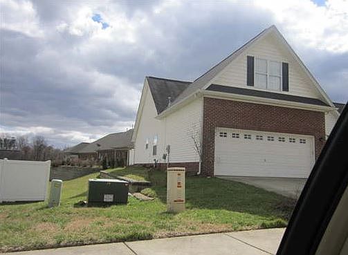 2nd image of 2077 Hibiscus Ln