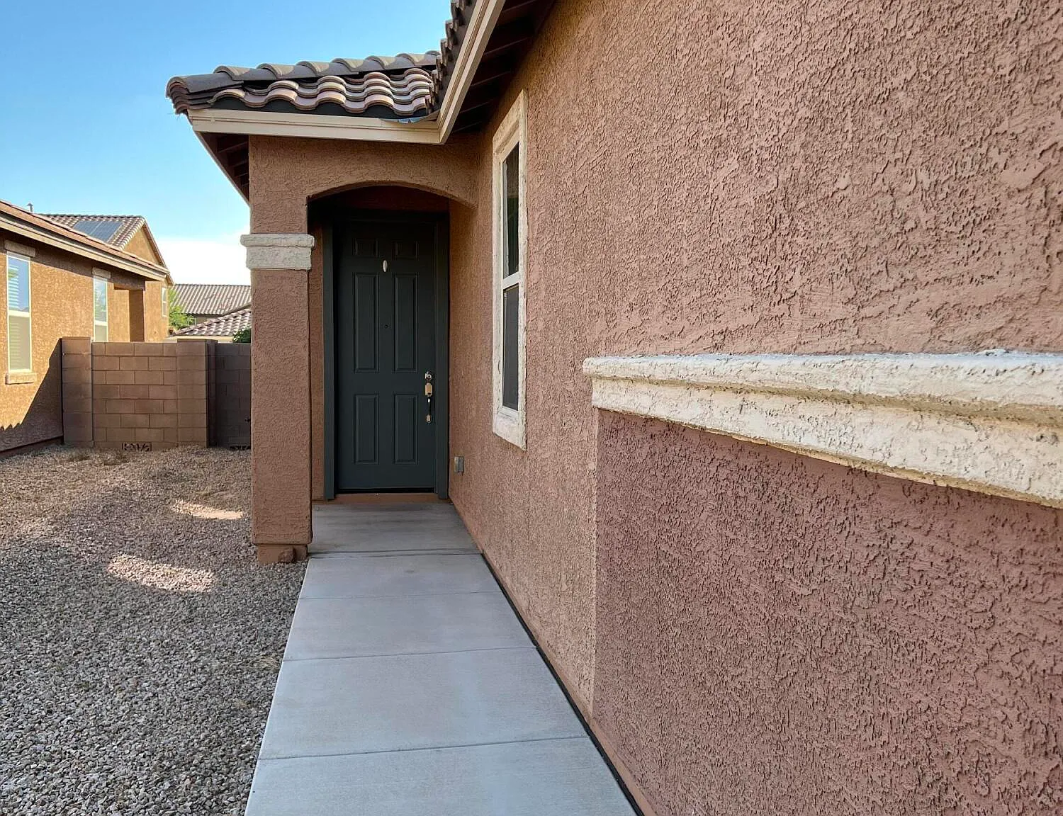 3 bed, 2.0 bath, 2013 sqft, $2,250 — Photo 2