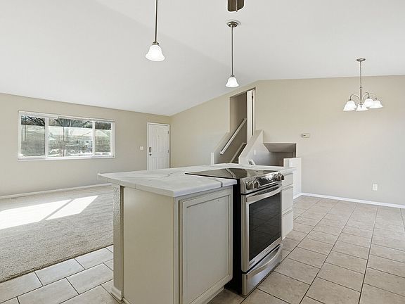 4th image of 860 Vondelpark Dr