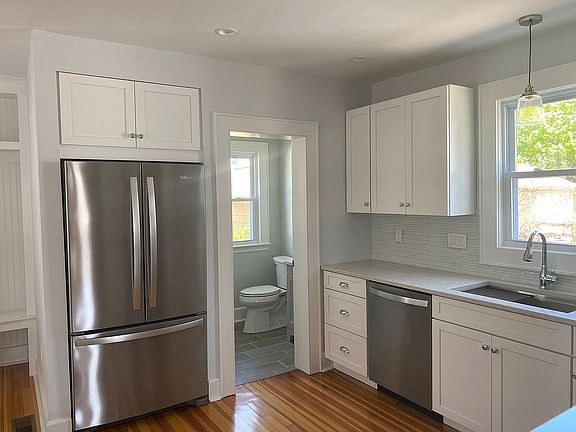 5th image of 351 Grovers Ave